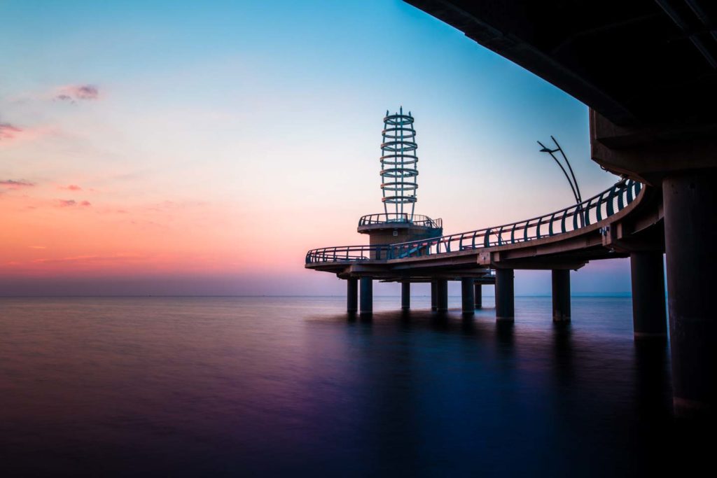 image of brant street pier showing an early morning sky in red hues in burlington ontario